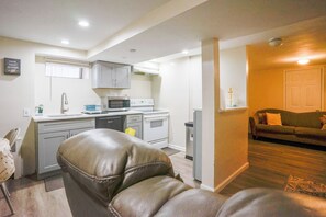 A compact living space with a kitchenette, a sofa, and a dining area. - 1 Mi to UBS Arena! Pet-friendly Elmont Apartment (Elmont)