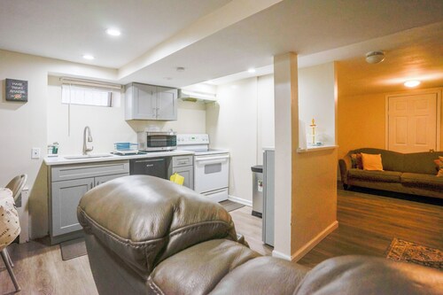 1 Mi to UBS Arena! Pet-friendly Elmont Apartment