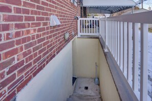 Apartment (1 Bedroom) | Interior - 1 Mi to UBS Arena! Pet-friendly Elmont Apartment (Elmont)