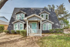 House (4 Bedrooms) | Interior - Deck w/ Sunset View: Group Getaway on Lake Whitney (Whitney)