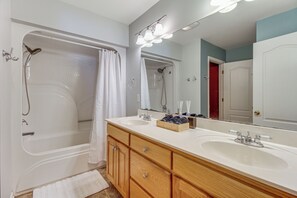 Interior - Near Tims Ford Lake: Peaceful Retreat w/ Patio (Winchester)