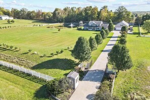 A large estate with a central pathway leading to a main house, surrounded by expansive green lawns and trees. - Family Home on 9 Acres! Climbing Wall & Gym (Thornville)