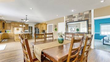 House (5 Bedrooms) | Interior