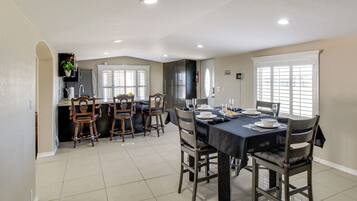 House (3 Bedrooms) | Interior