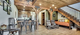 Walk to the James River! Serene Galena Studio