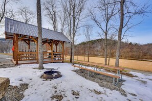 Apartment (0 Bedroom) | Interior - Riverside Galena Loft: Eagle Watching & Water View (Galena)