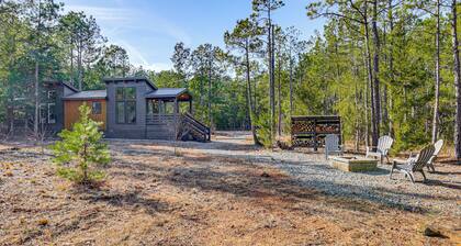 Fire Pit, Deck! Modern Tiny Home in Piney Woods