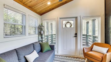 House (1 Bedroom) | Interior