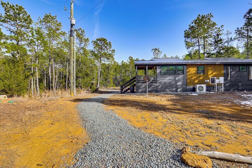 Fire Pit, Deck! Modern Tiny Home in Piney Woods