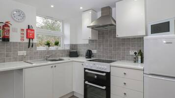 Keittoastiat/astiat/ruokailuvälineet