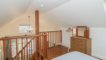 1 makuuhuone, yksilöllisesti sisustettu, yksilöllisesti kalustettu