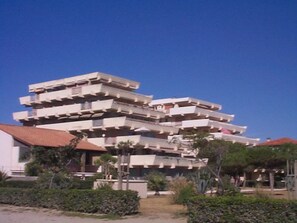 Exterior - 4 Person Apartment with Parking, Sea and Mountain Views (Argelès-sur-Mer)