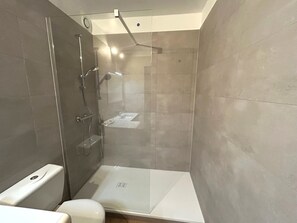 Bathroom - 4 Person Apartment with Parking, Sea and Mountain Views (Argelès-sur-Mer)