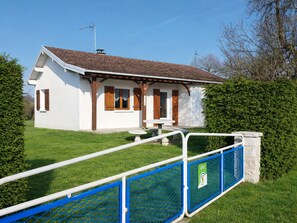 Exterior - Charming House in Venisey - Tranquility and Pets Allowed (Venisey)