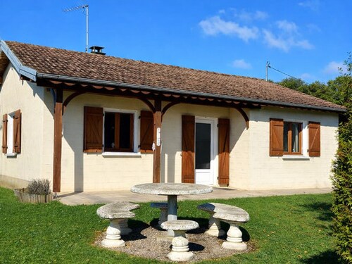 Charming House in Venisey - Tranquility and Pets Allowed