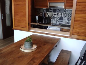 Fridge, microwave, stovetop, dishwasher - Apartment for 5 in Super Besse (Besse-et-Saint-Anastaise-Super Besse)