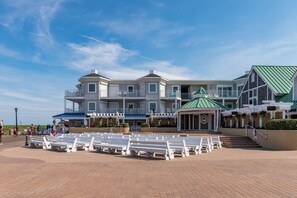 Property grounds - 4+BR, 3.5 BA  close to Bethany Beach & Town. 890B Garfield Parkway (Bethany Beach)
