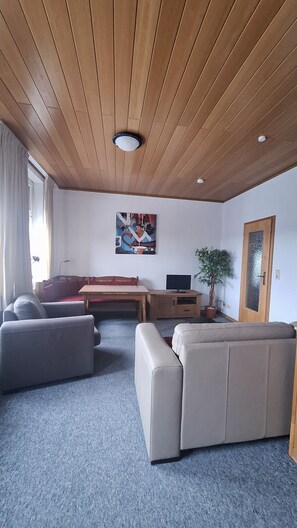 TV - Restaurants, bakery, supermarket in 5 minutes, Matthias Schmittberg in 10 minutes (Sankt Andreasberg)