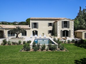 Pool - Contemporary House with Pool in Maussane (Maussane-les-Alpilles)