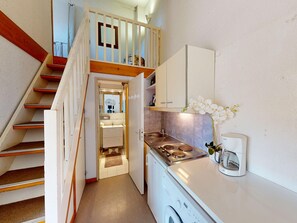 Jääkaappi, mikroaaltouuni, uuni, astianpesukone