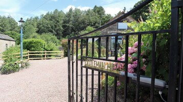 Cottage | Property grounds