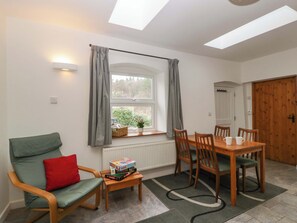 Dining - Castle Rag (Lydney)