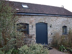 Exterior detail - Castle Rag (Lydney)