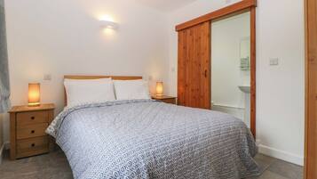 1 makuuhuone, yksilöllisesti sisustettu, yksilöllisesti kalustettu