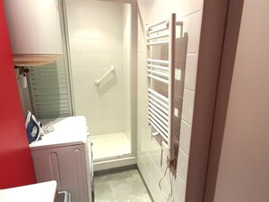 Bathroom - Air-Conditioned Studio with Balcony & Parking - Cap d'Agde (Cap d'Agde)