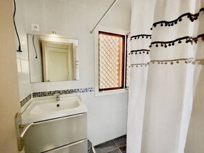Towels - Bright house with AC, terrace & parking, close to beach (Lecci)