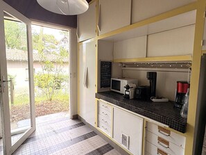 Fridge, microwave, oven, dishwasher - Architect-designed villa, near beach - 9 guests (Lège-Cap-Ferret)