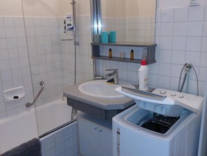 Hair dryer - Cozy studio with balcony and WIFI in Brides-les-Bains (Brides-les-Bains)