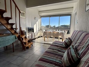 Living area - Charming T2 in Argelès-sur-Mer with Air Con and Parking, near beaches (Argelès-sur-Mer)