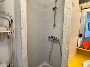 Bathroom - Charming T2 in Argelès-sur-Mer with Air Con and Parking, near beaches (Argelès-sur-Mer)
