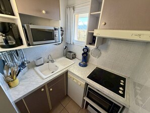 Fridge, stovetop, dishwasher, coffee/tea maker - Cozy Loft-Style T2 with Pool & Parking, near Argelès-sur-Mer Beach (Argelès-sur-Mer)