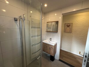 Shower, hair dryer - Vacation home Hornzicht (Eanjum)