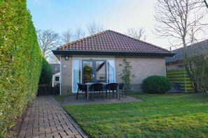 Outdoor dining - Vacation home Hornzicht (Eanjum)
