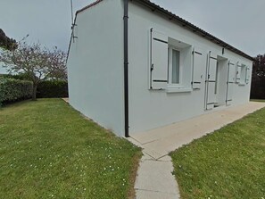 Exterior - 3-room house, enclosed garden, near beach, Wi-Fi, pets welcome (Bretignolles-sur-Mer)