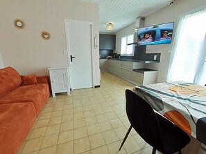 TV - 3-room house, enclosed garden, near beach, Wi-Fi, pets welcome (Bretignolles-sur-Mer)