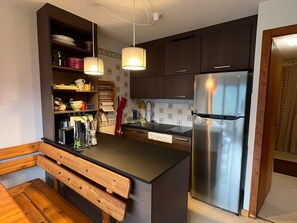 Fridge, microwave, dishwasher - Apartment in Châtel for 6 pers, SE balcony, 2 bedrooms (Châtel)