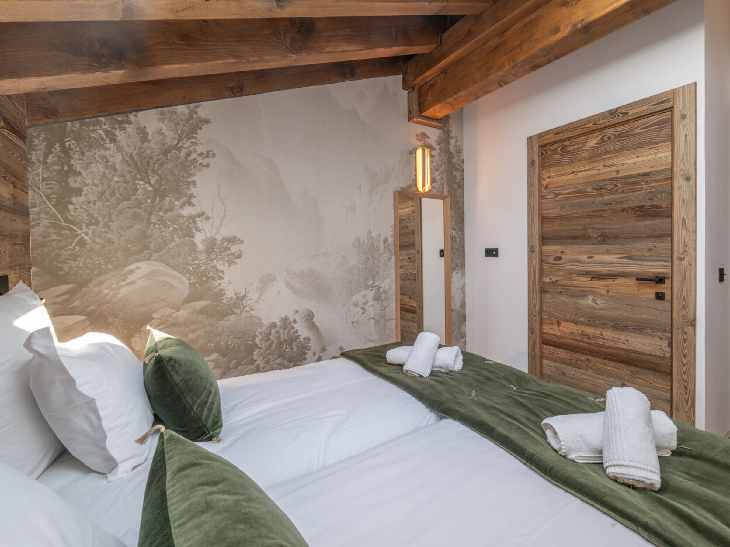 4 bedrooms, bed sheets