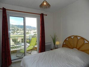 2 bedrooms - Spacious Apt 4 ppl with pool near beach (Le Lavandou)