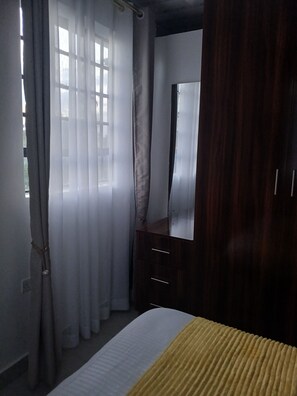 4 dormitorios, tabla de planchar con plancha, wifi y ropa de cama