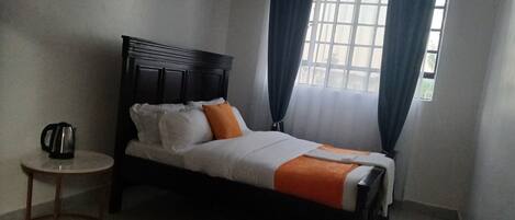4 Schlafzimmer, Bügeleisen/Bügelbrett, WLAN, Bettwäsche