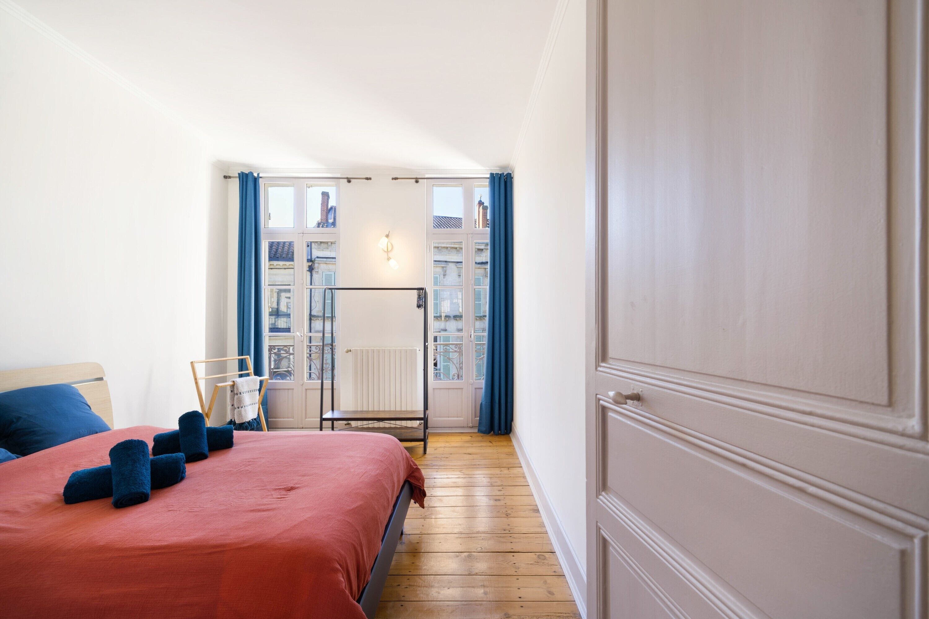 Iron/ironing board, WiFi, bed sheets