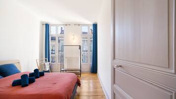 Iron/ironing board, WiFi, bed sheets