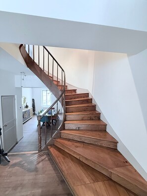 Interior - Elegant Townhouse in Bergerac City Center, Steps from Dordogne and Shops (Bergerac)