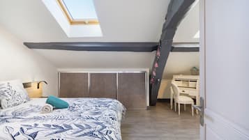 Silitysrauta/-lauta, Wi-Fi, vuodevaatteet