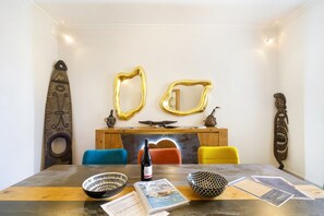 Dining - Elegant Townhouse in Bergerac City Center, Steps from Dordogne and Shops (Bergerac)