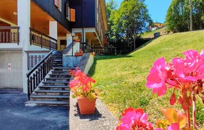 Property grounds - Stunning apartment in Fiumalbo with WiFi (Fiumalbo)